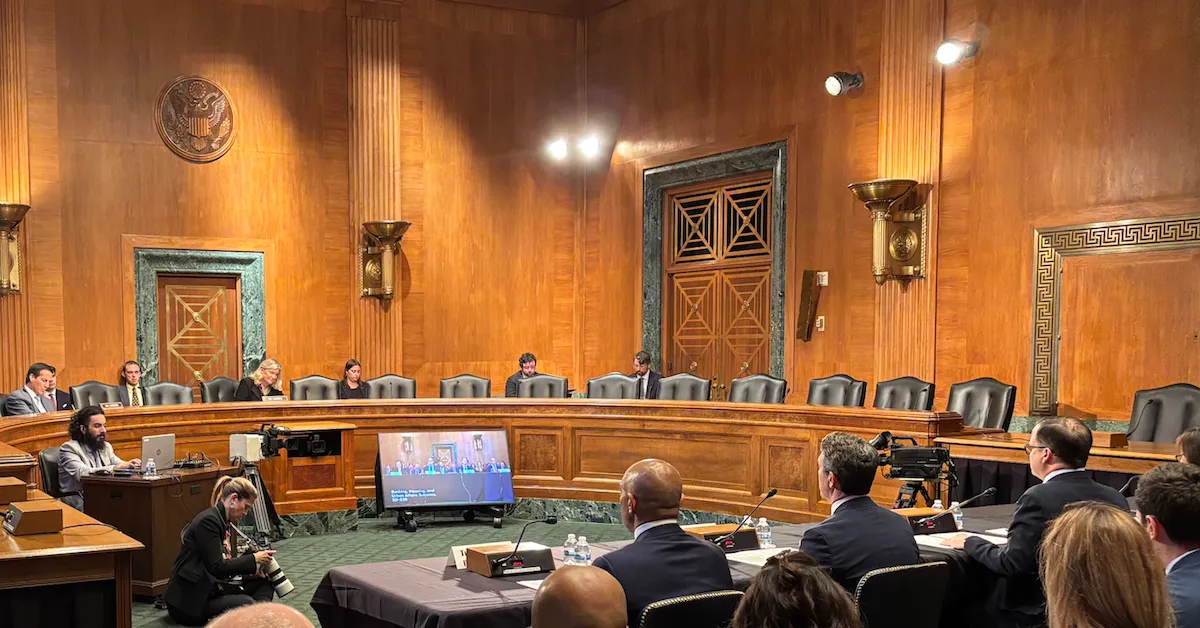Panelists at Senate's Bank Hearing on Crypto -Market Structure Requires Regulation ASAP